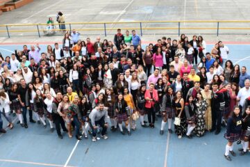 Por grupos, Ciclo III recibe la Primera Comunión - Colegio San José  Barranquilla